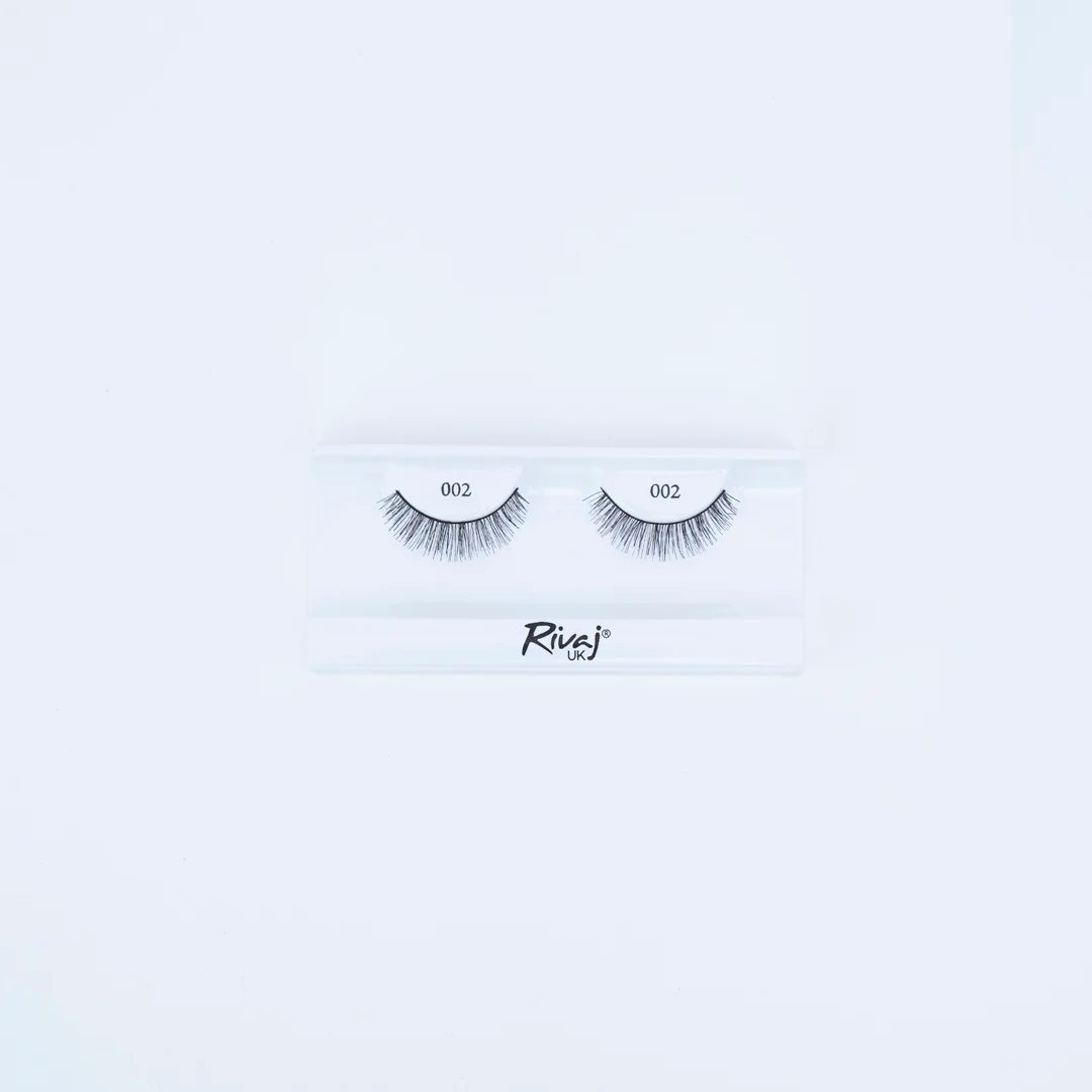 Doll Face Eyelashes - Image 2